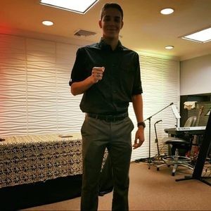 Meet your Posher, Yamil